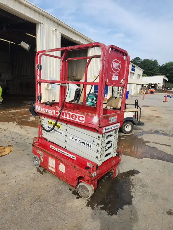 2019 MEC MICRO 19 Scissor Lift