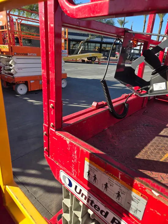 2018 MEC MICRO 19 Scissor Lift