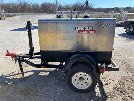 2019 Lincoln Electric VANTAGE 435 Welder