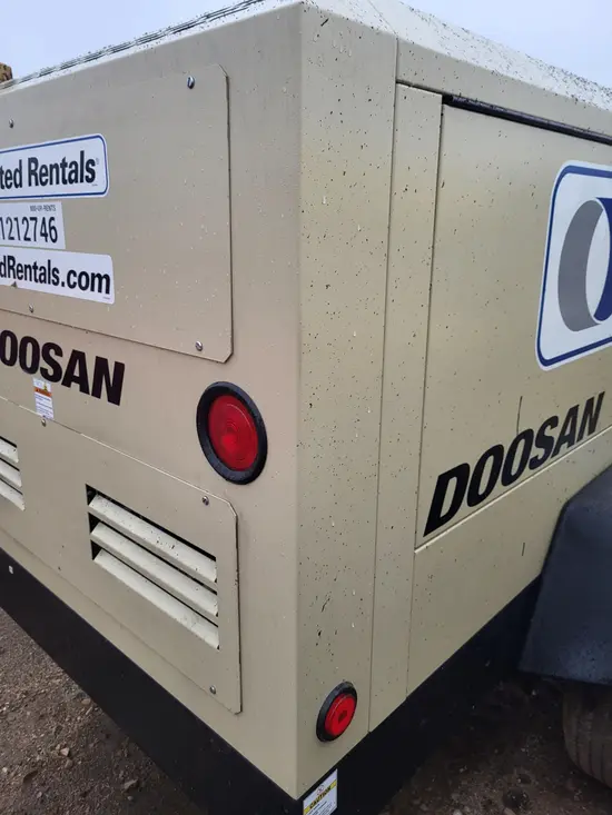 2021 Doosan P425/HP375WCUT4 Air Compressor