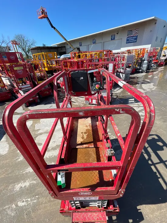 2018 MEC MICRO 19 Scissor Lift