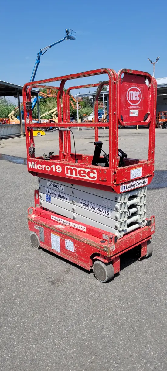 2018 MEC MICRO 19 Scissor Lift