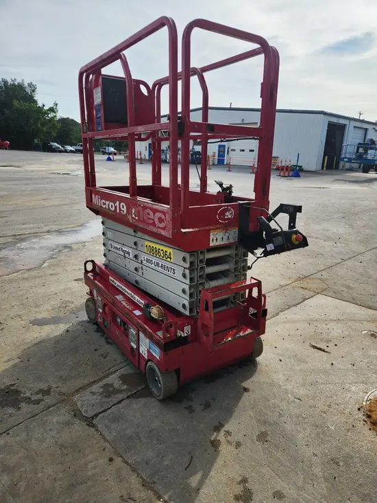 2019 MEC MICRO 19 Scissor Lift