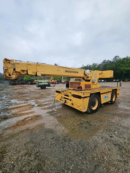 2013 Broderson IC-200-3H