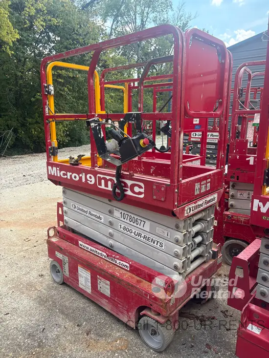 2018 MEC MICRO 19 Scissor Lift