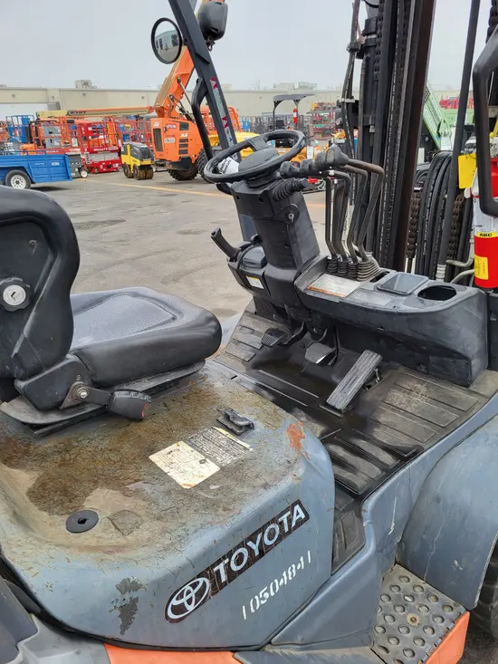 2016 Toyota 8FD35U Warehouse Forklift