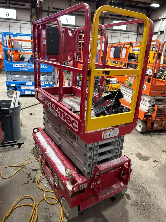 2018 MEC MICRO 19 Scissor Lift