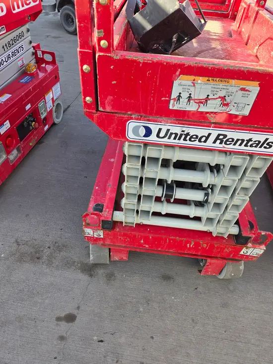 2018 MEC MICRO 19 Scissor Lift