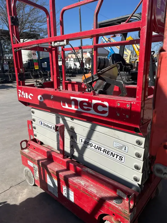 2019 MEC MICRO 19 Scissor Lift