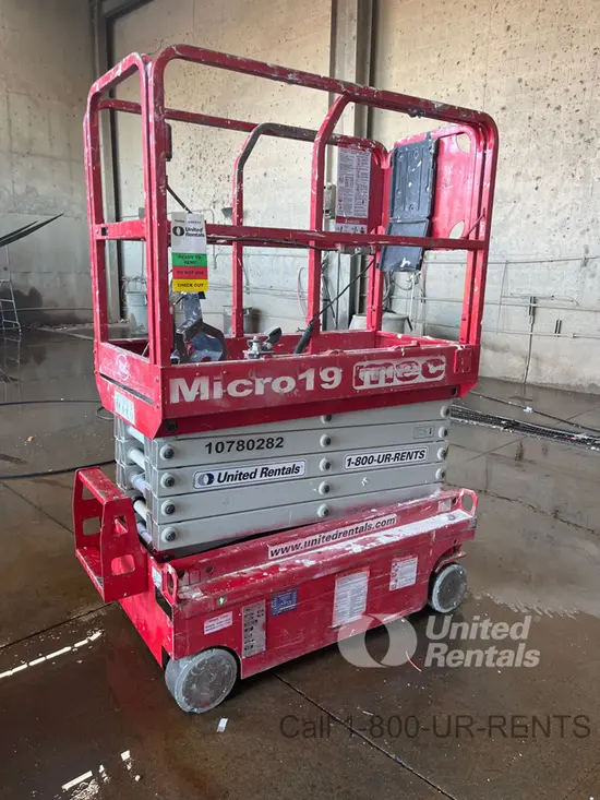 2018 MEC MICRO 19 Scissor Lift