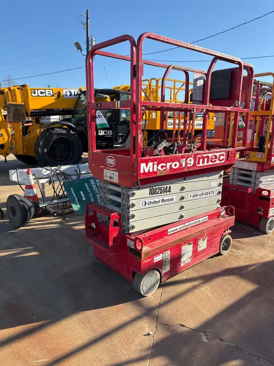 2018 MEC MICRO 19 Scissor Lift
