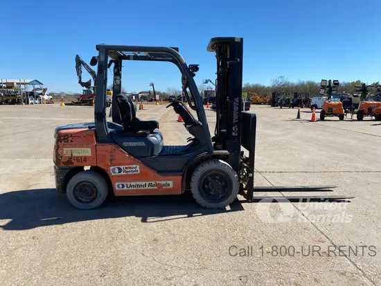 2018 Toyota 8FDU30 Warehouse Forklift