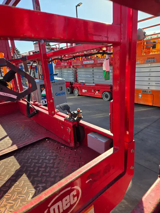 2018 MEC MICRO 19 Scissor Lift