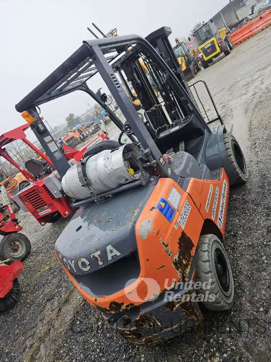 2019 Toyota 8FGU30 Warehouse Forklift