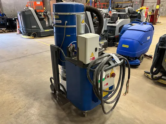 2021 Blastrac BDC-33 Vacuum
