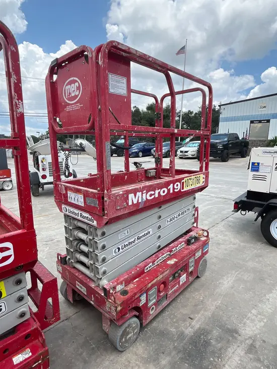 2018 MEC MICRO 19 Scissor Lift