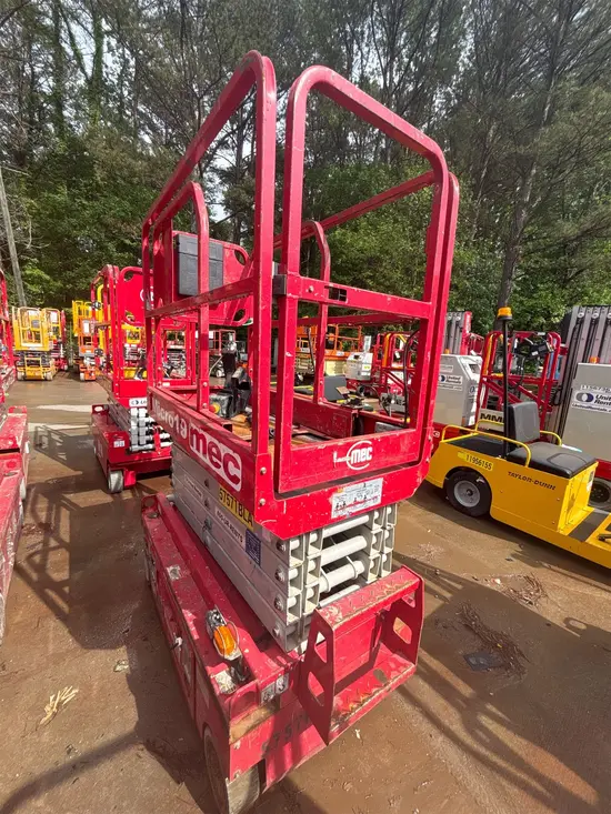 2018 MEC MICRO 19 Scissor Lift