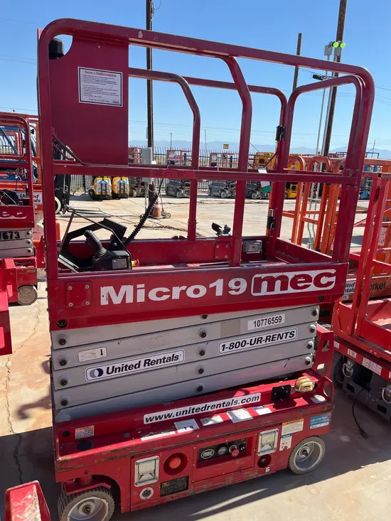 2018 MEC MICRO 19 Scissor Lift