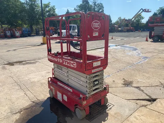 2018 MEC MICRO 19 Scissor Lift