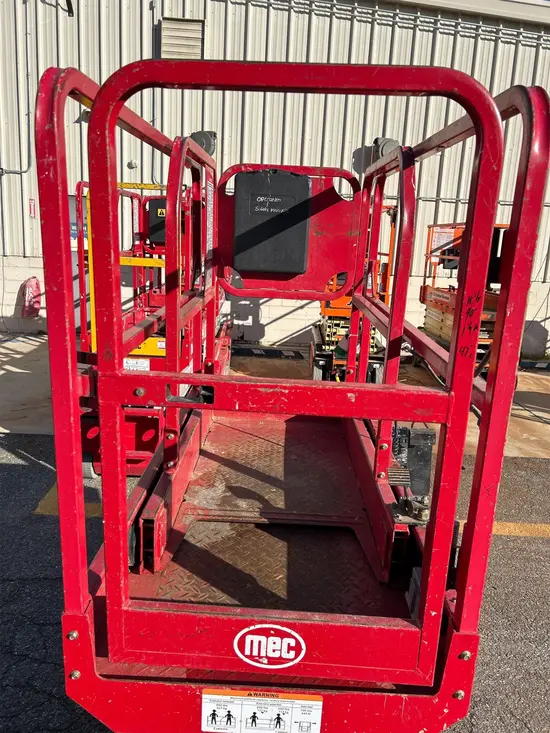 2018 MEC MICRO 19 Scissor Lift