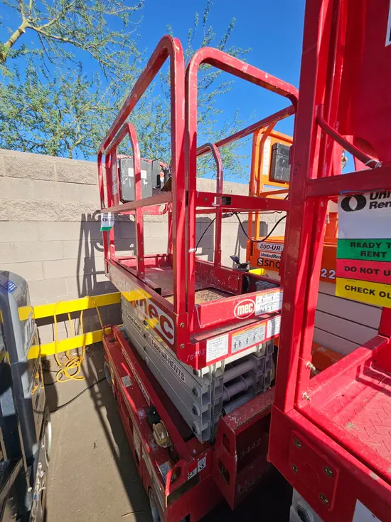 2018 MEC MICRO 19 Scissor Lift