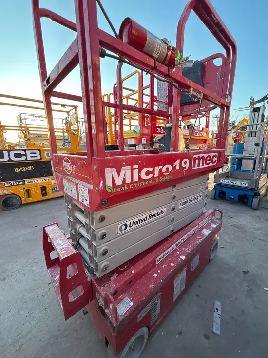 2019 MEC MICRO 19 Scissor Lift