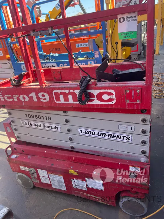 2019 MEC MICRO 19 Scissor Lift