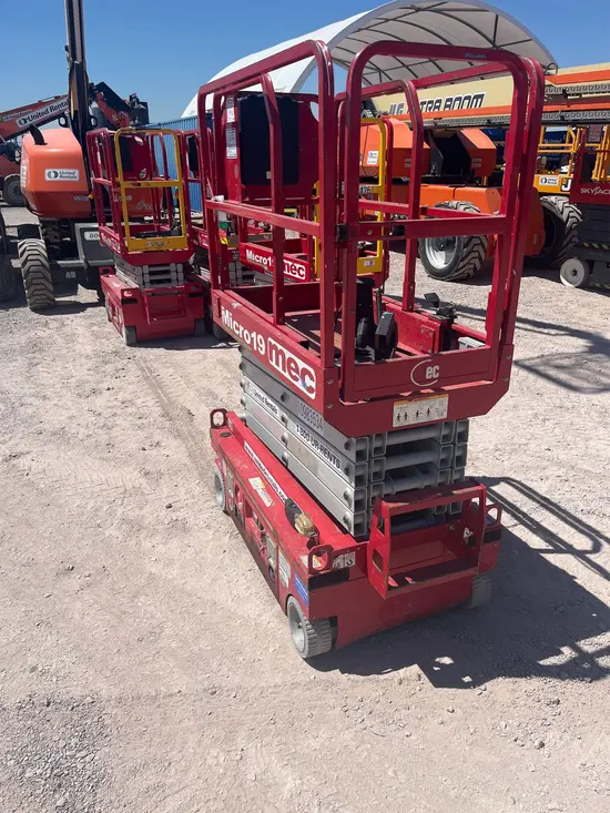 2019 MEC MICRO 19 Scissor Lift