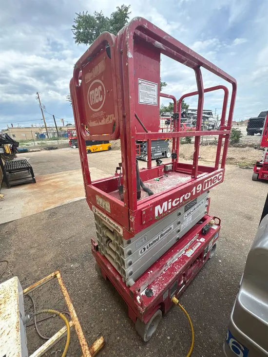 2019 MEC MICRO 19 Scissor Lift