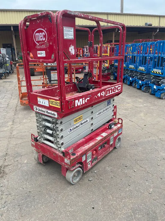 2018 MEC MICRO 19 Scissor Lift