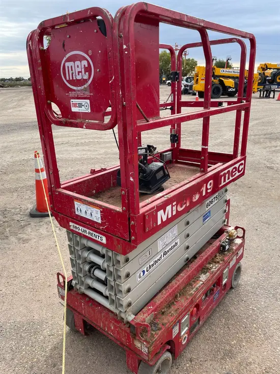 2018 MEC MICRO 19 Scissor Lift