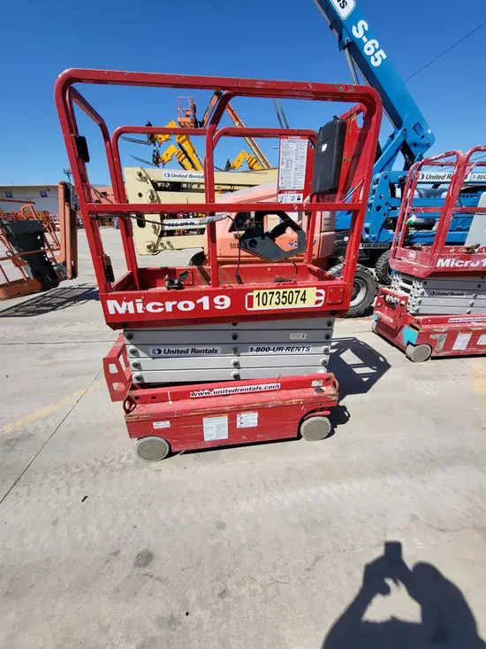 2018 MEC MICRO 19 Scissor Lift