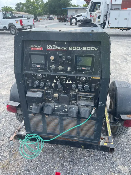 2020 Lincoln Electric DUAL MAVERICK Welder