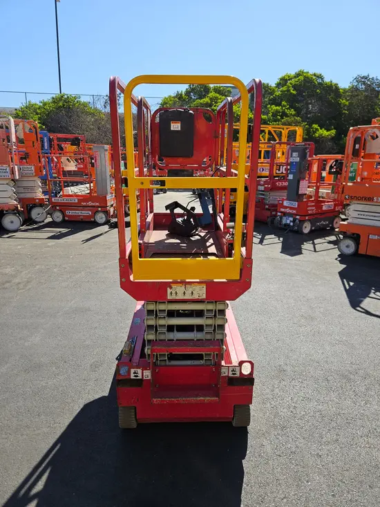 2018 MEC MICRO 19 Scissor Lift