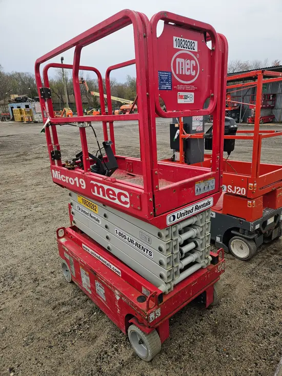 2018 MEC MICRO 19 Scissor Lift