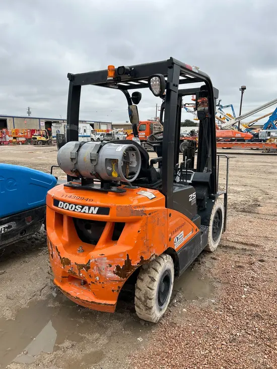 2022 Doosan G25N-7DF Warehouse Forklift