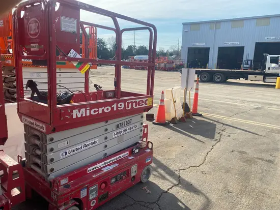 2018 MEC MICRO 19 Scissor Lift