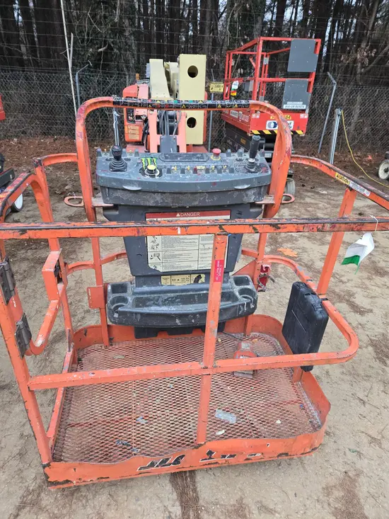 2013 JLG E400AJPN Articulating Boom Lift
