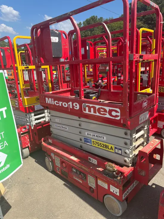 2018 MEC MICRO 19 Scissor Lift