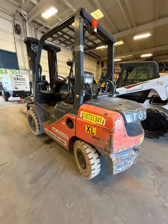 2018 Toyota 8FGU30 Warehouse Forklift