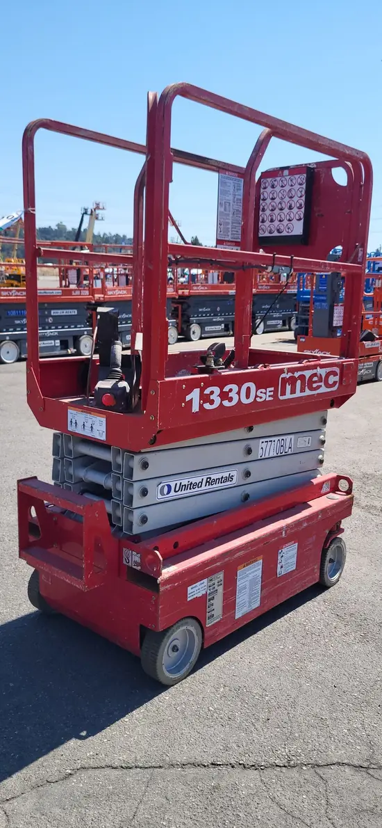 2018 MEC 1330SE Scissor Lift
