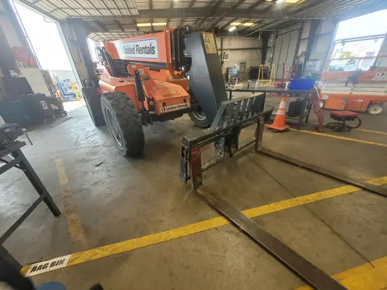 2016 SKYTRAK 6042 Forklift