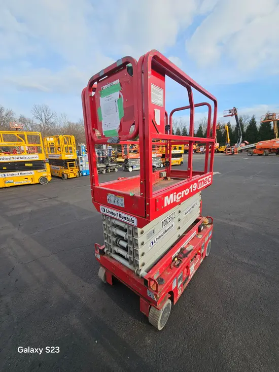 2018 MEC MICRO 19 Scissor Lift