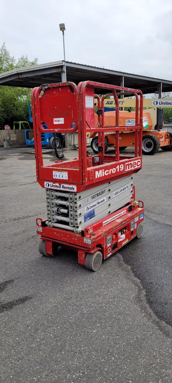 2018 MEC MICRO 19 Scissor Lift