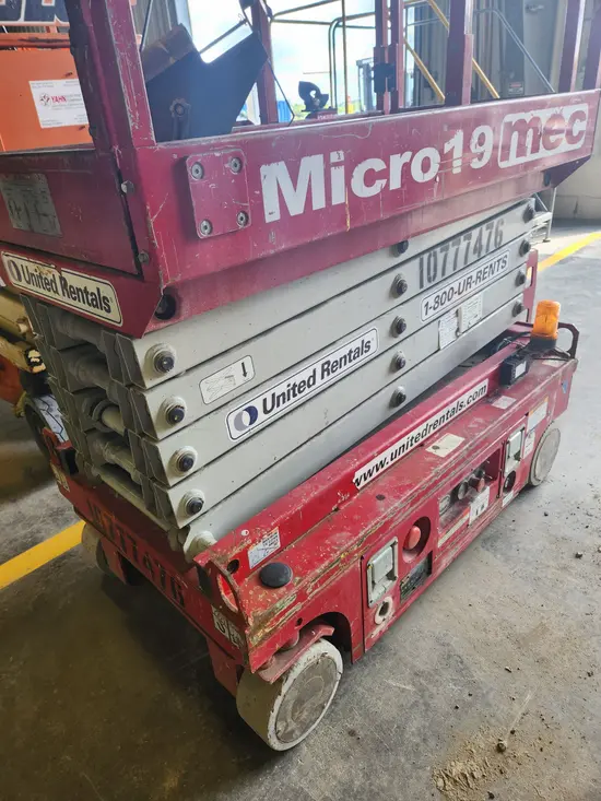 2018 MEC MICRO 19 Scissor Lift