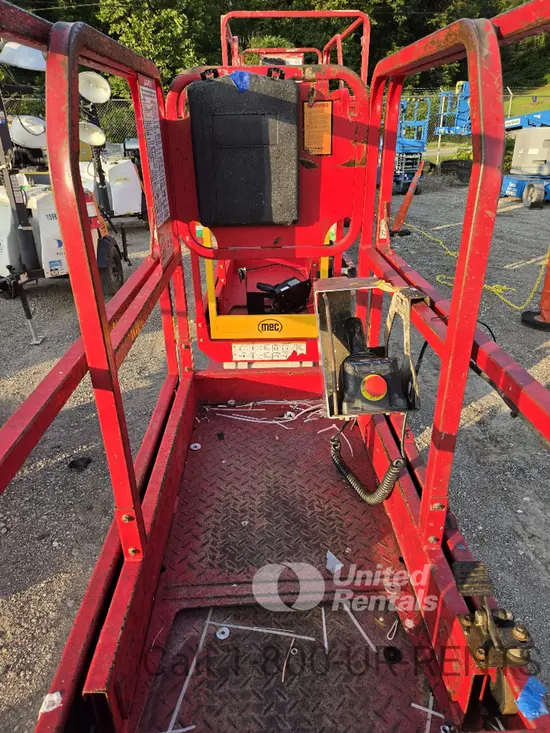 2018 MEC MICRO 19 Scissor Lift