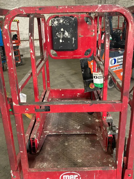 2018 MEC MICRO 19 Scissor Lift
