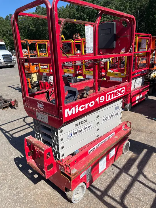 2018 MEC MICRO 19 Scissor Lift