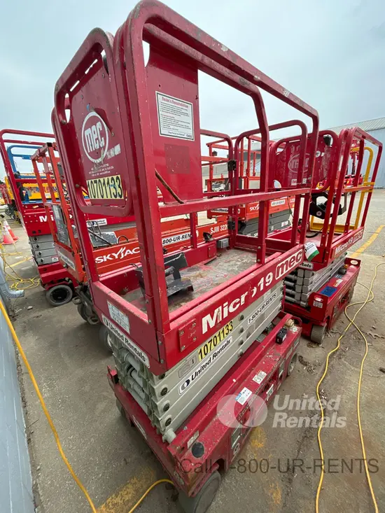 2017 MEC MICRO 19 Scissor Lift