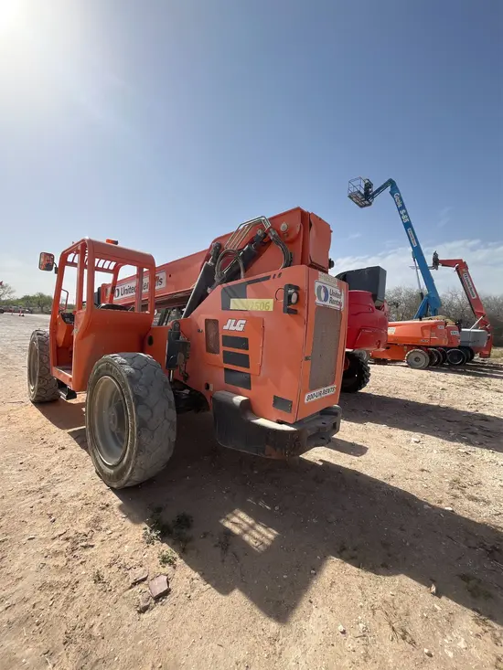 2017 SKYTRAK 8042 Forklift